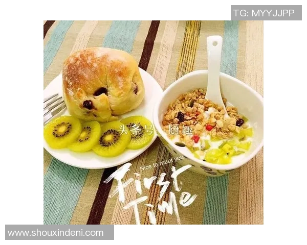 挑战足球球星一天的饮食揭秘从早餐到晚餐的营养均衡与能量补充